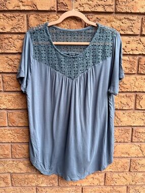 💫10/$25 • George Crochet‎ Detail Pleated Top